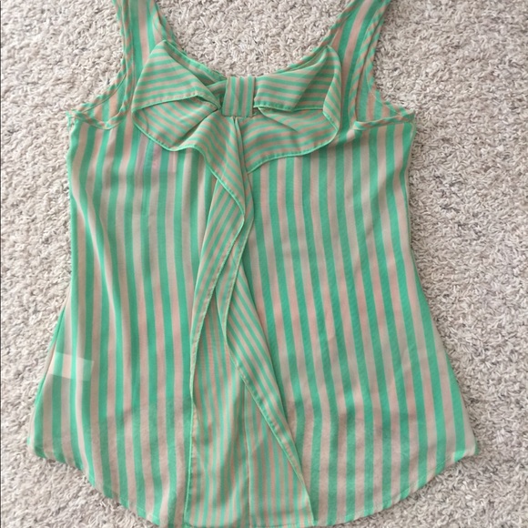 Green and Tan Sheer Sleeveless blouse - Picture 4 of 6